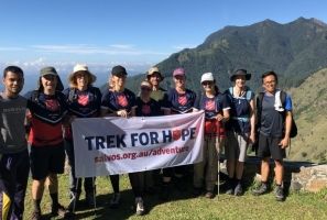 Group photo of the Sri Lanka Trek trekkers with the Trek for Hope sign